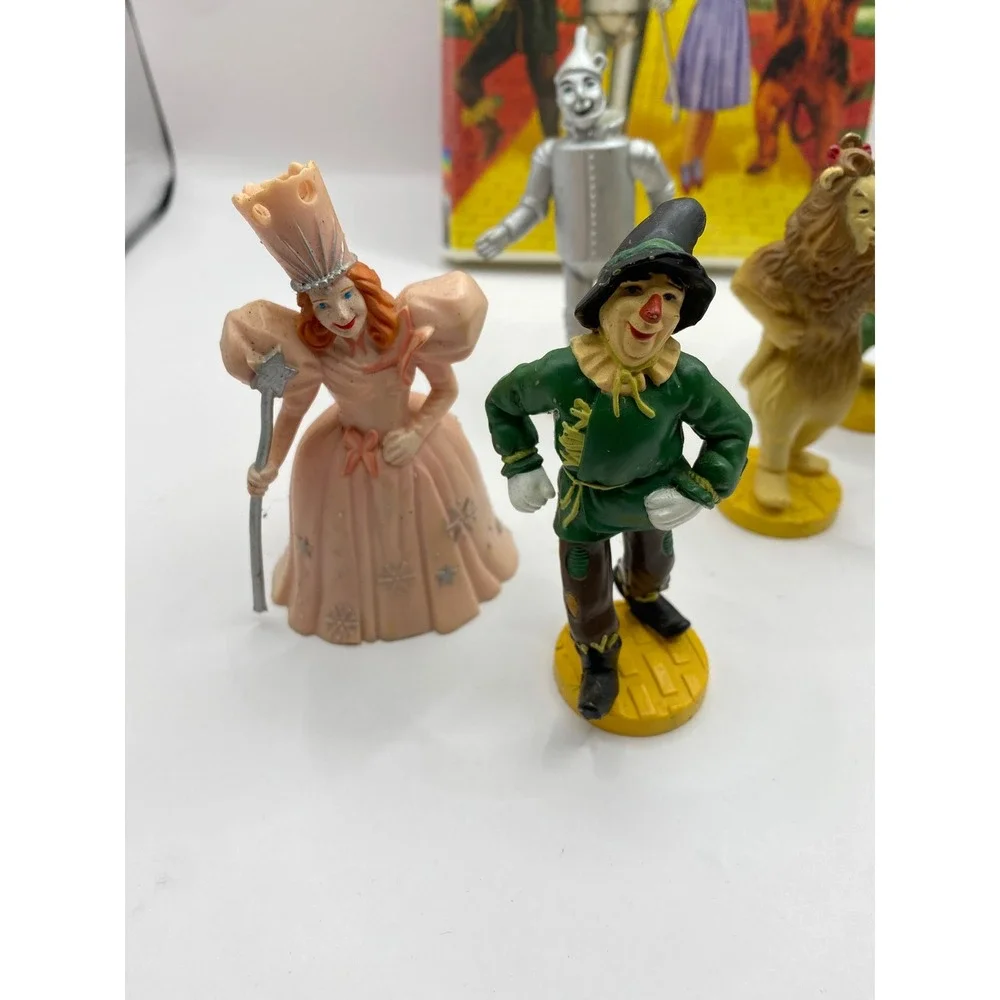 Vintage Wizard of Oz VHS Tape‎ Figurine Set Dorothy Tin Man Scarecrow & More